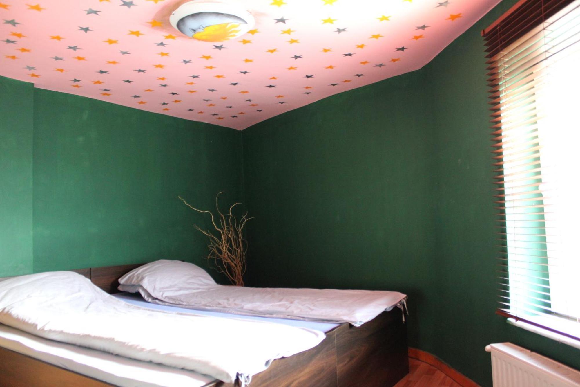 Fun House Hostel Bukarest Kültér fotó