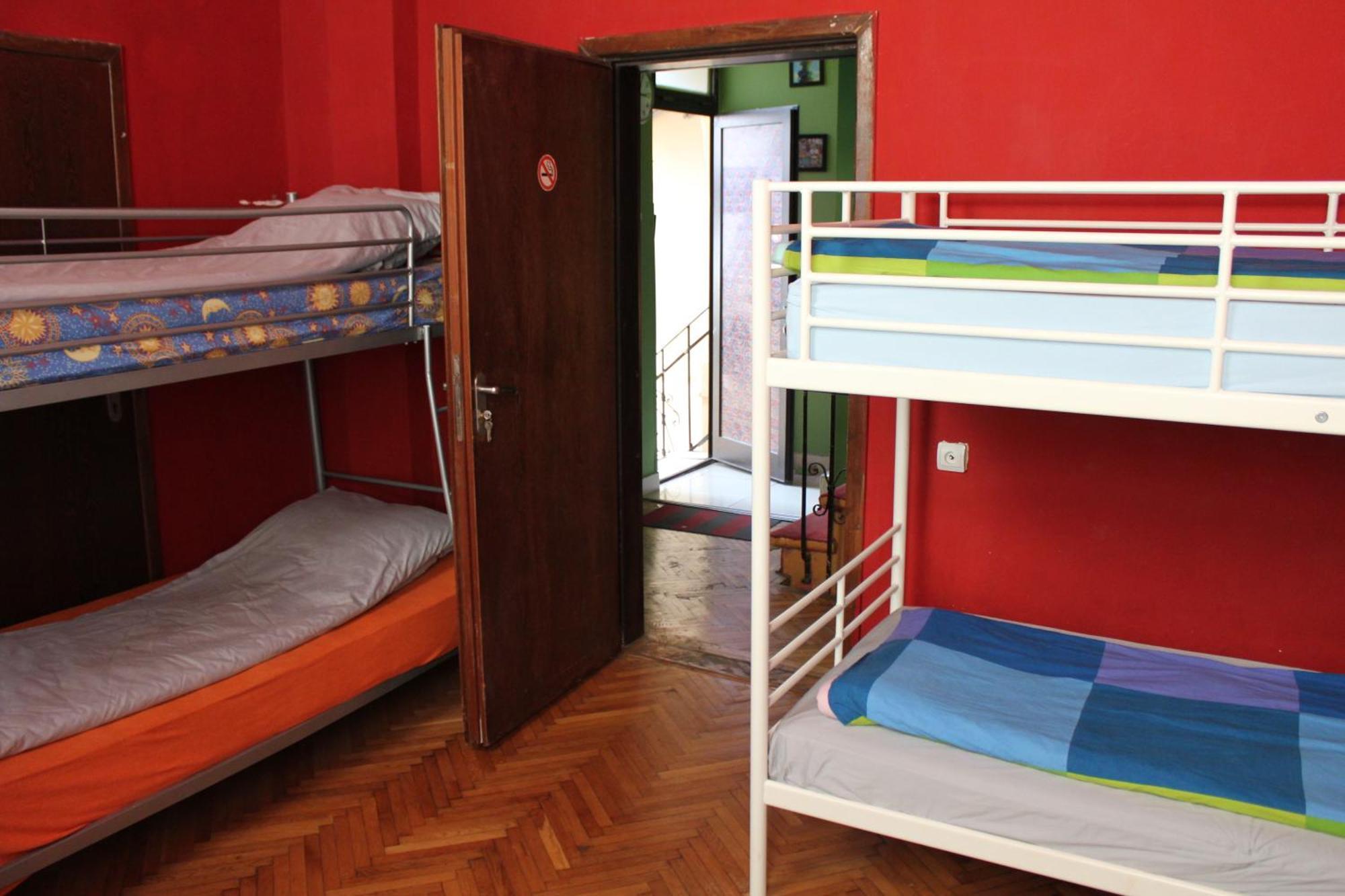 Fun House Hostel Bukarest Kültér fotó